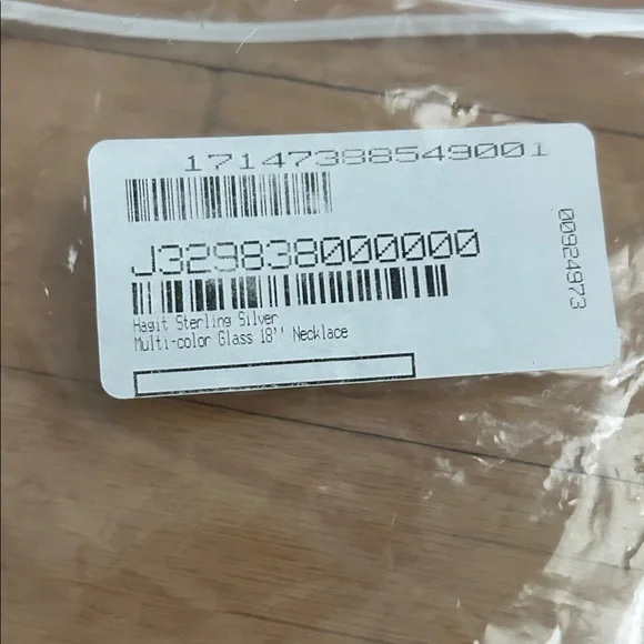 Elegant Silver Necklace with Red Detail - Picture 4 of 4